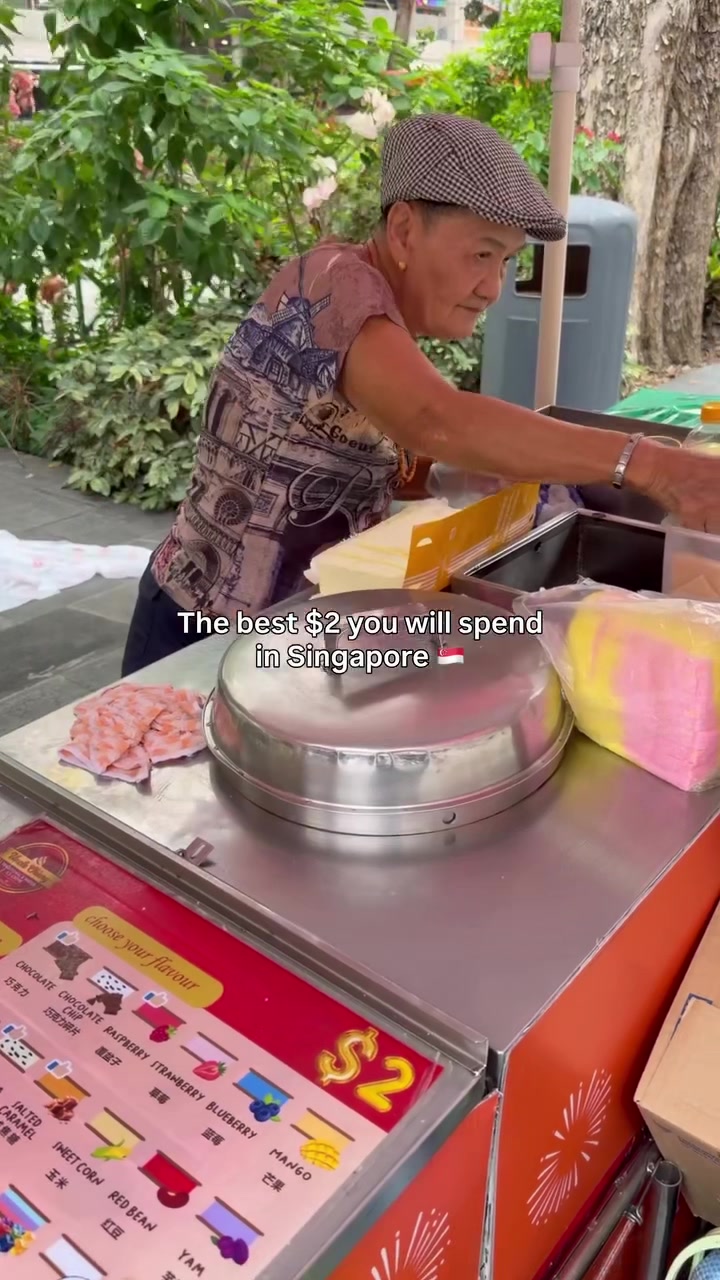 @visit_singapore Spotted on Orchard Road: the colourful little cart that serves …