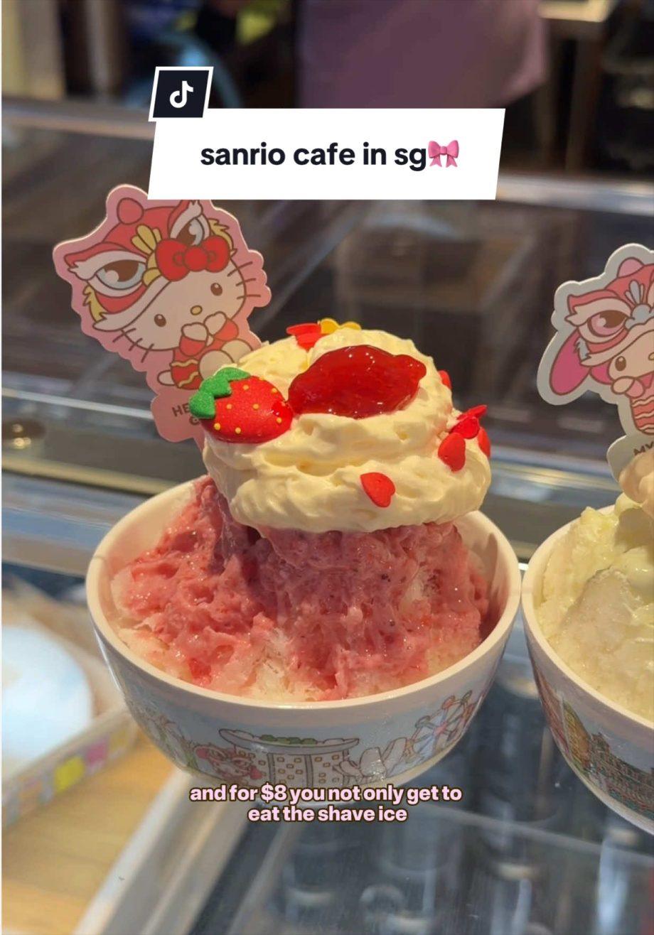 @genevievesjy THE SANRIO STORE AT CHINATOWN NOW SELLS FOOD???? so cute  …
