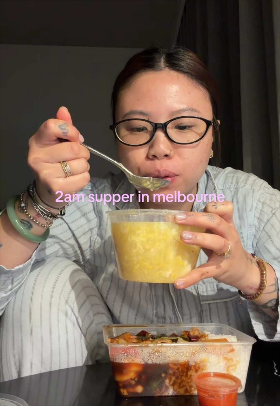 @joiebaoz food tastes better with your leg up i don’t make the rules  #mukbang #…
