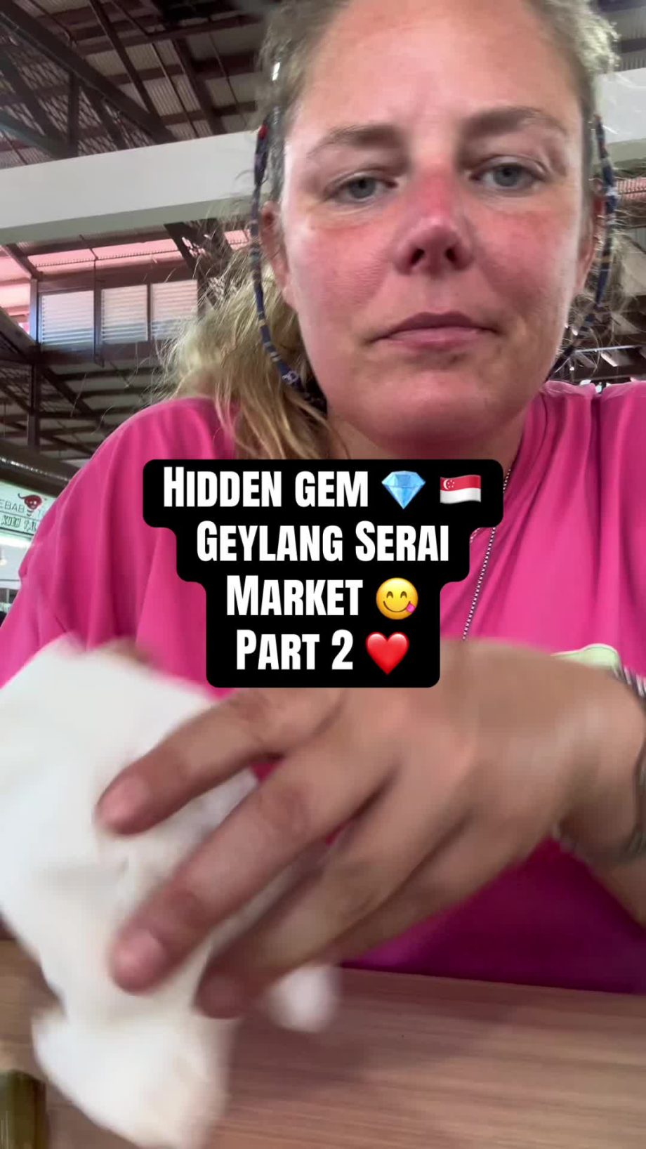 @jades.unfiltered.travels A local taking me to the local food markets! Singapore…