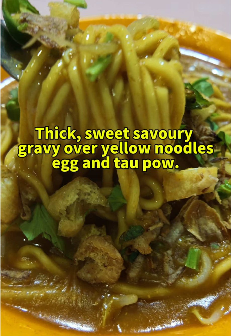 @idrivetoeat 6am, and while most stalls are still shut, this Malay auntie’s alre…