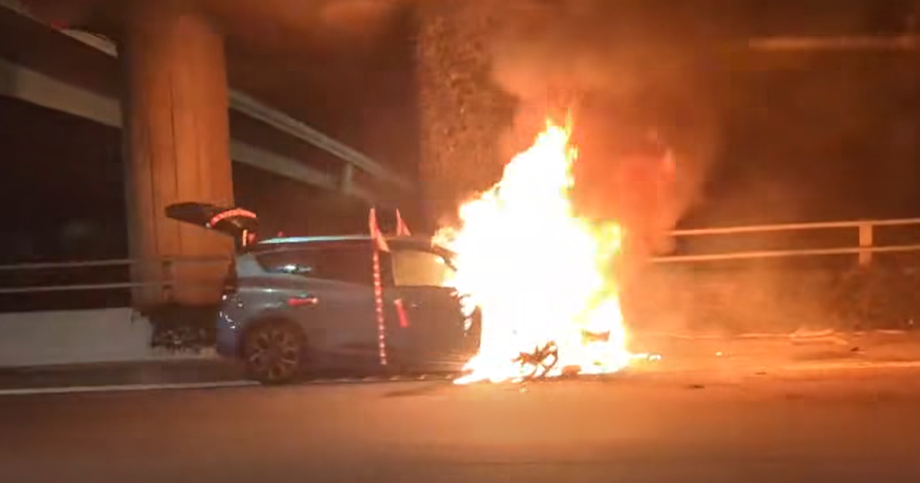 Car burns down on TPE, 13 bus services delayed , Singapore News Car burns down on TPE, 13 bus services delayed , Singapore News