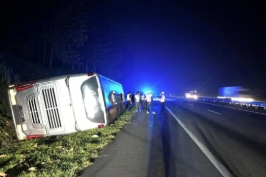 Singaporean injured after tour bus overturns in Malaysia