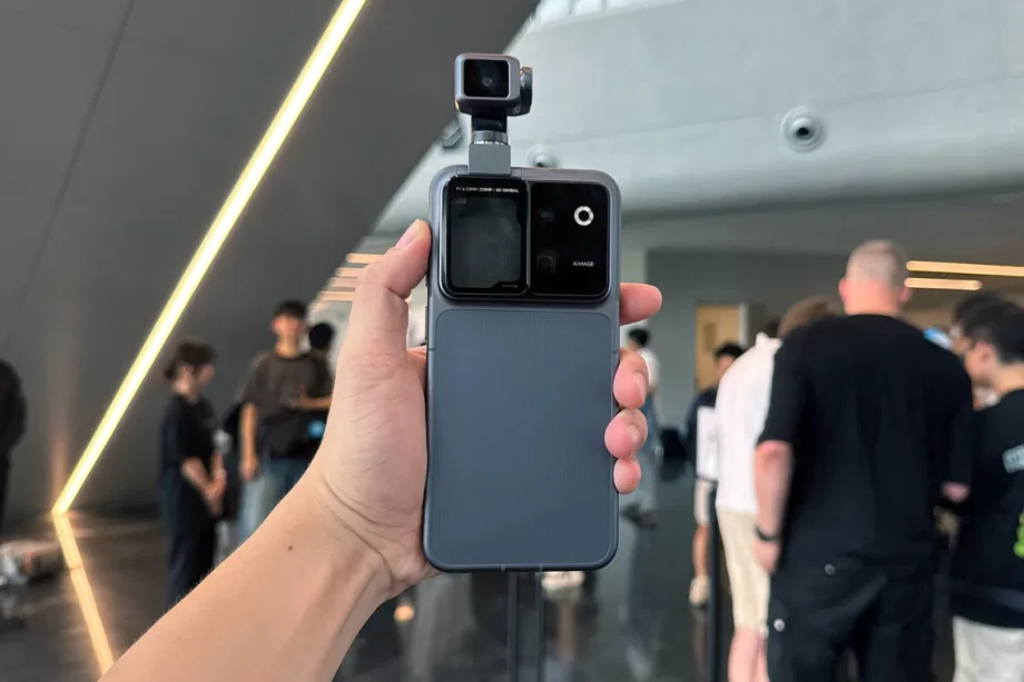 Hands-on: Somehow, the Honor Robot Phone is a real, flagship-grade gimbal phone Hands-on: Somehow, the Honor Robot Phone is a real, flagship-grade gimbal phone