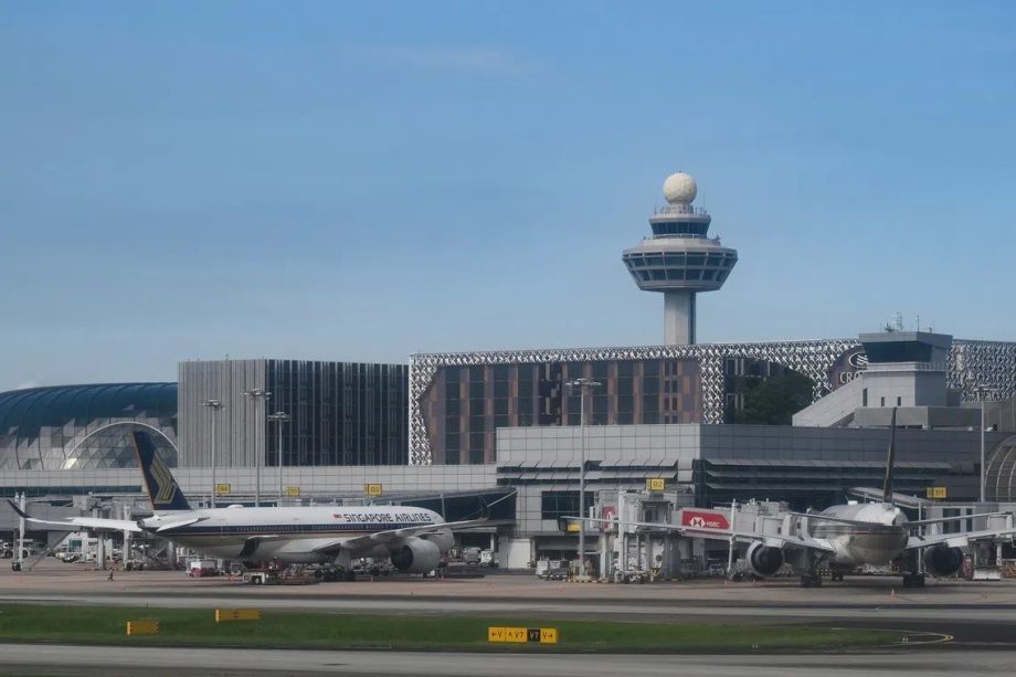 British man to be charged in Singapore after allegedly pushing past airline staff to board plane, delaying Changi flight British man to be charged in Singapore after allegedly pushing past airline staff to board plane, delaying Changi flight