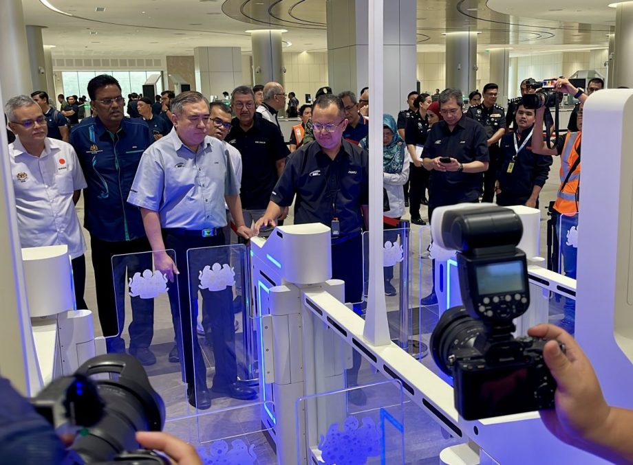 RTS Link fare, opening date to be announced jointly by Malaysia and Singapore, says Loke RTS Link fare, opening date to be announced jointly by Malaysia and Singapore, says Loke