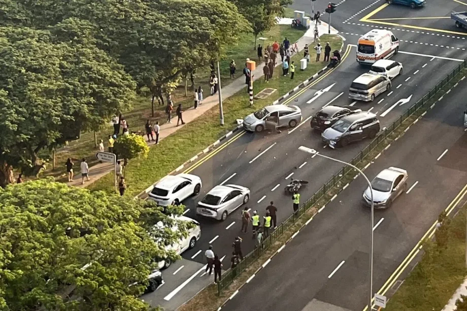 6-vehicle accident in Geylang leaves one driver injured