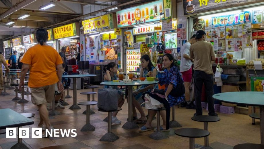 Singapore police investigate assault on elderly man who patted girl's head – BBC Singapore police investigate assault on elderly man who patted girl's head – BBC