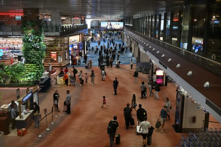 2 men arrested over perfume theft at Changi Airport