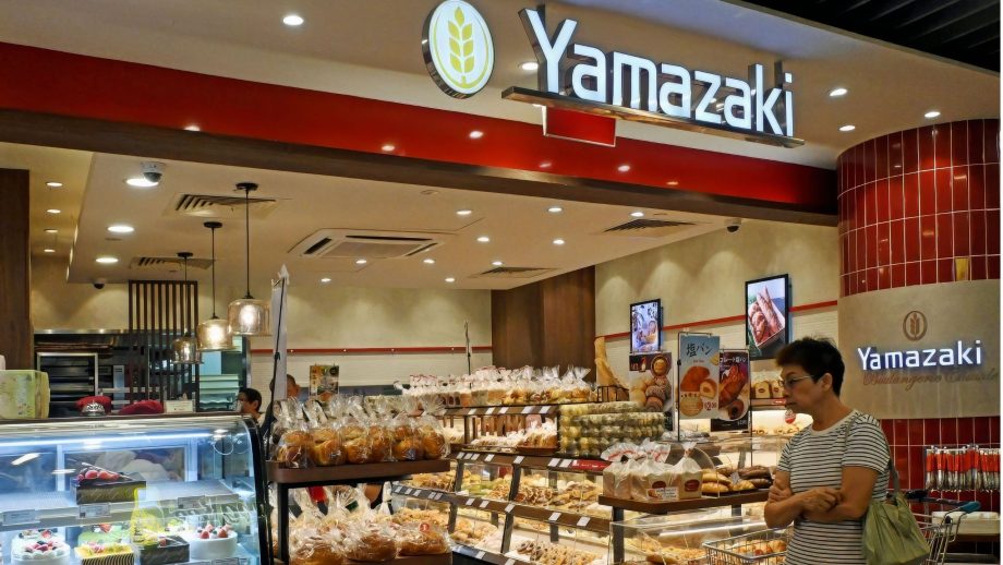Bakery apologises even though Singaporeans say elderly staff if not at fault for offending ‘entitled parent’