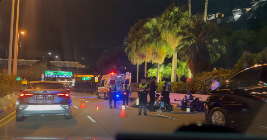 Limo cab driver crashes into auxiliary police outrider at Changi Airport, Singapore News Limo cab driver crashes into auxiliary police outrider at Changi Airport, Singapore News