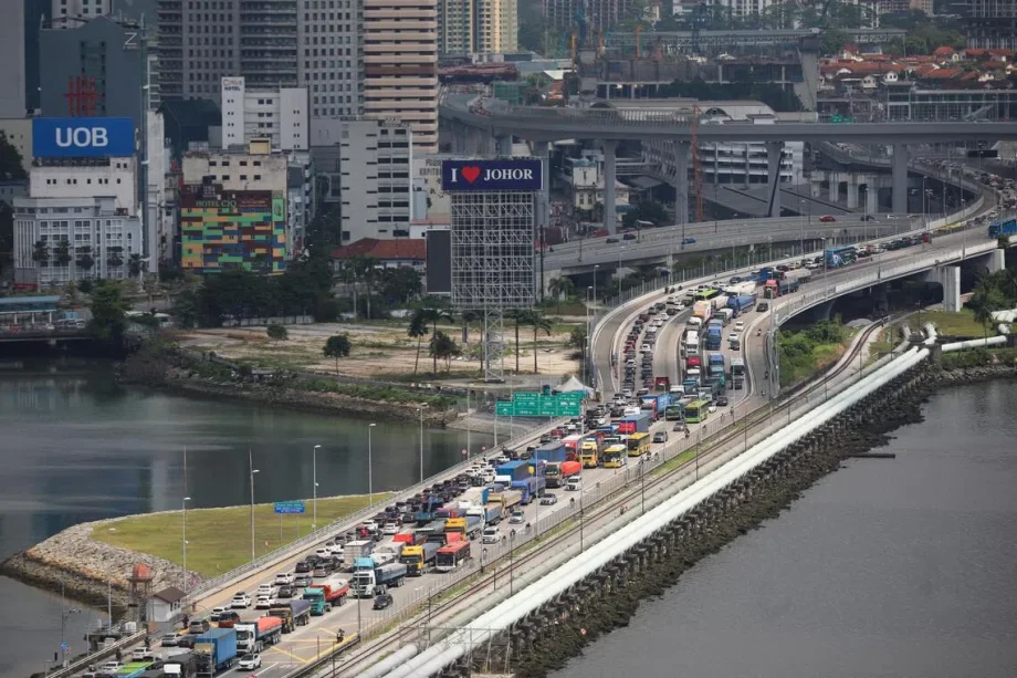 Very heavy traffic expected at land checkpoints over National Day long weekend: ICA Very heavy traffic expected at land checkpoints over National Day long weekend: ICA