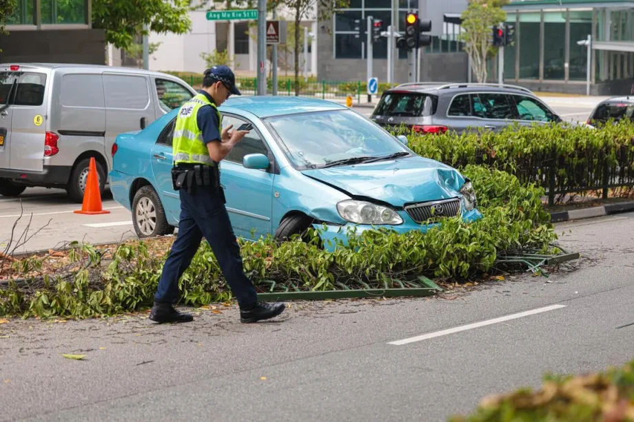Man arrested for drink driving after Ang Mo Kio crash Man arrested for drink driving after Ang Mo Kio crash