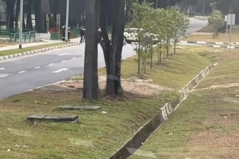 Motorcyclist unconscious after accident in admiralty