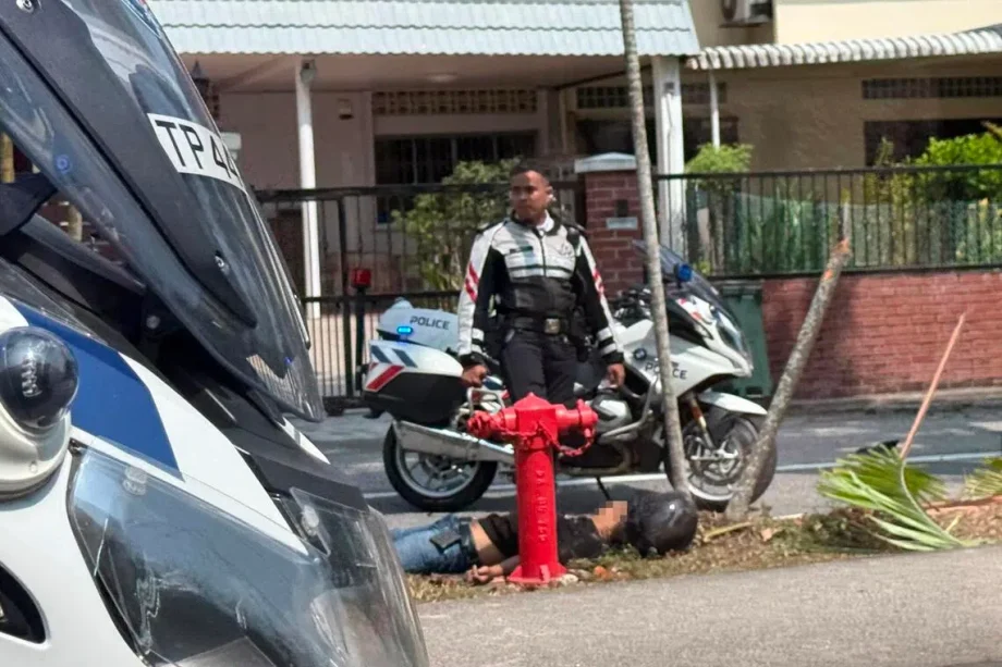 Motorcyclist arrested after fleeing police roadblock
