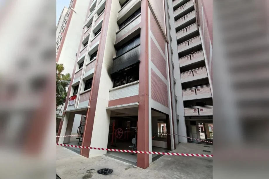 Man hospitalised after fire in Buangkok HDB flat Man hospitalised after fire in Buangkok HDB flat