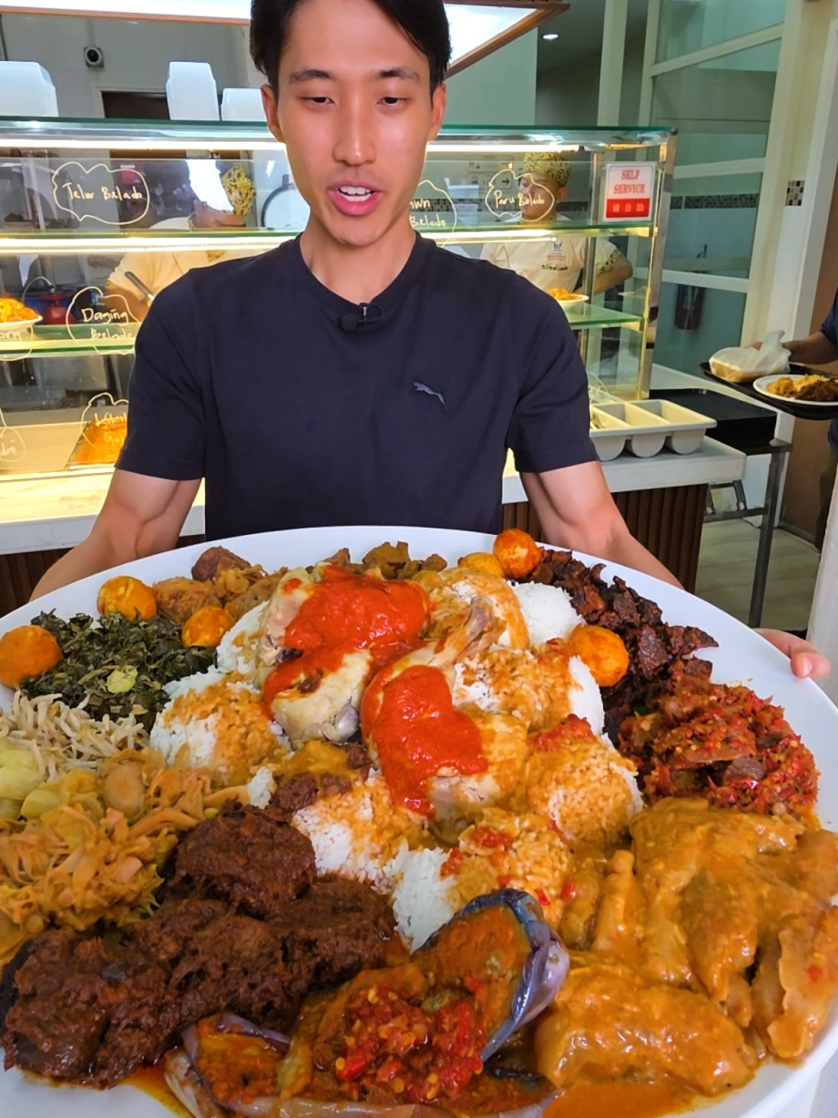 @zermattneo 9KG Nasi Padang at Sederhana conquered! Probably the largest plate t…