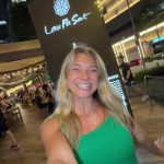 @gracieoconnnor We’re grabbing our FIRST dinner in Singapore at one of the famou…