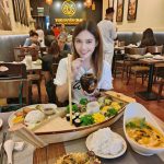@stellafanss 猪扒饭只要.9就在佛牙寺对面的素食餐厅 @Ăn Là Ghiền Singapore  这个开张Offer本来只有3天，特别Ext…