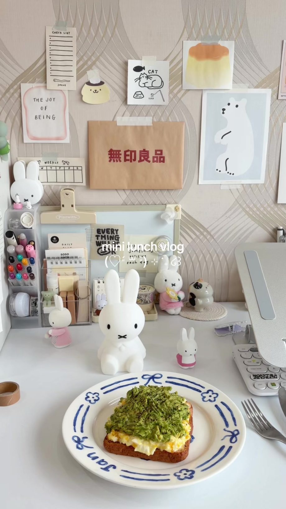 @janellesdesk  back w another food vlog (ft Whuchu @  UE square!!) the spicy chi…