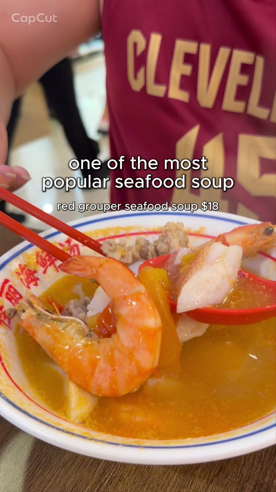 @havendivinetongue 值不值？！”Cheap”seafood soup with crazy long queue.#sgfoodie #foo…