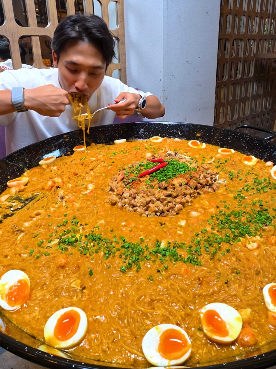 @zermattneo 9KG LARGEST Plate of Palabok eaten solo! Umami hit so hard, I’m stil…
