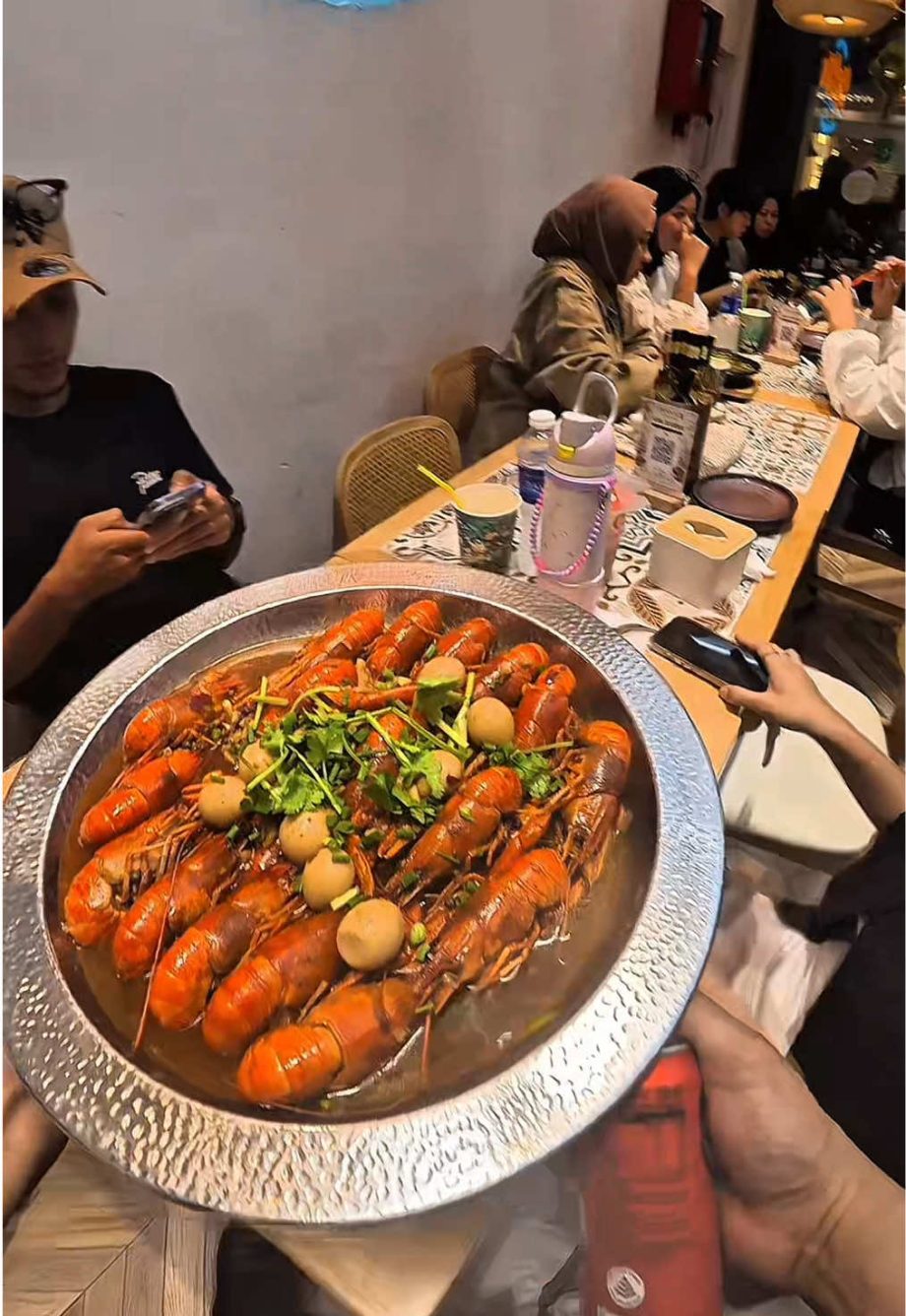 @chuanxisg  Singapore, We Found Your NEXT Chinese Halal Makan Spot!  Craving som…