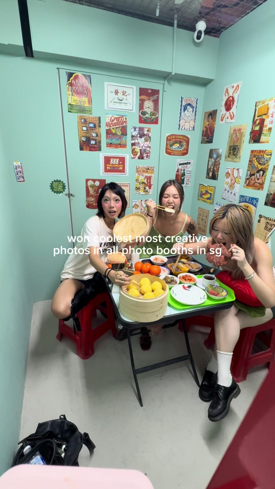 @krashoutkweenz love food so much even my photo booth theme was food…  #girlhood…