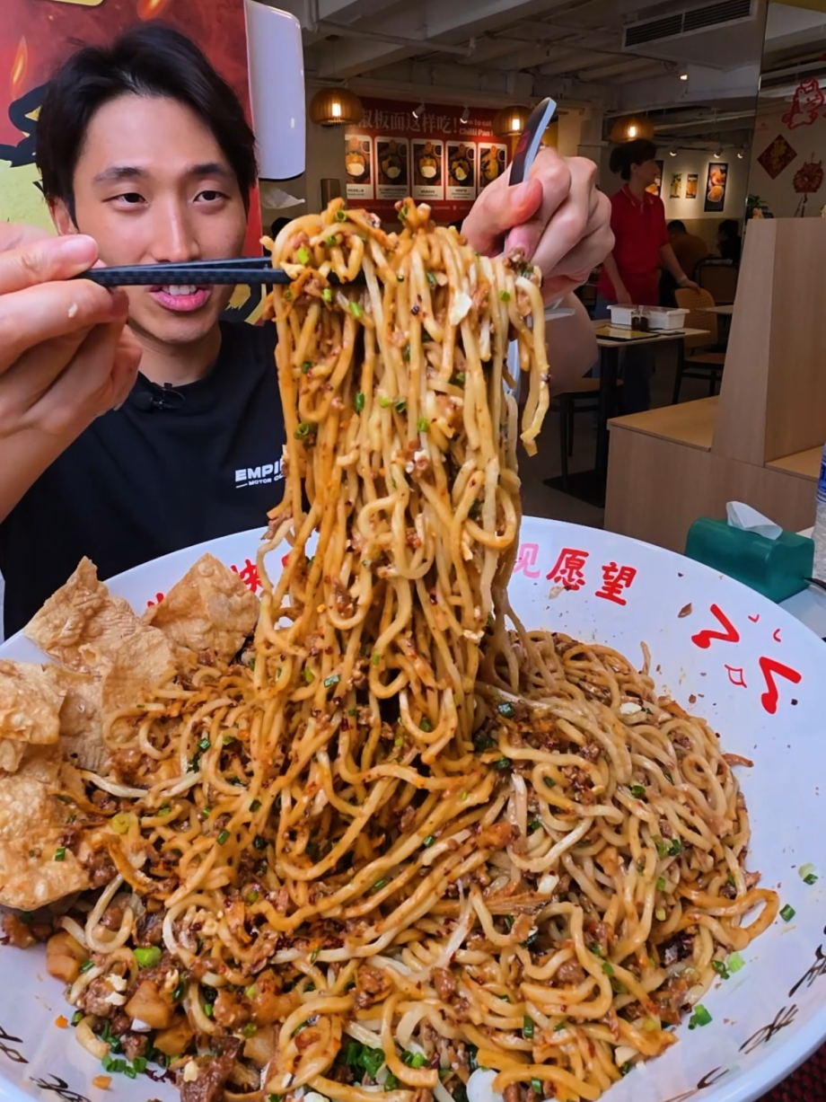 @zermattneo 9KG Chili Pan Mee! This might be the best bowl in SG — yes, even com…