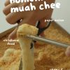 @mattandsora Homemade muah chee. It was so fun cutting the dough! Enjoy a little…
