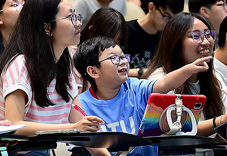 8-year-old prodigy attends chemistry classes at Asia’s third-best university 8-year-old prodigy attends chemistry classes at Asia’s third-best university