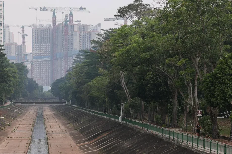 Haze in S’pore: PSI readings in eastern, western regions hit unhealthy range, joining the central areas Haze in S’pore: PSI readings in eastern, western regions hit unhealthy range, joining the central areas