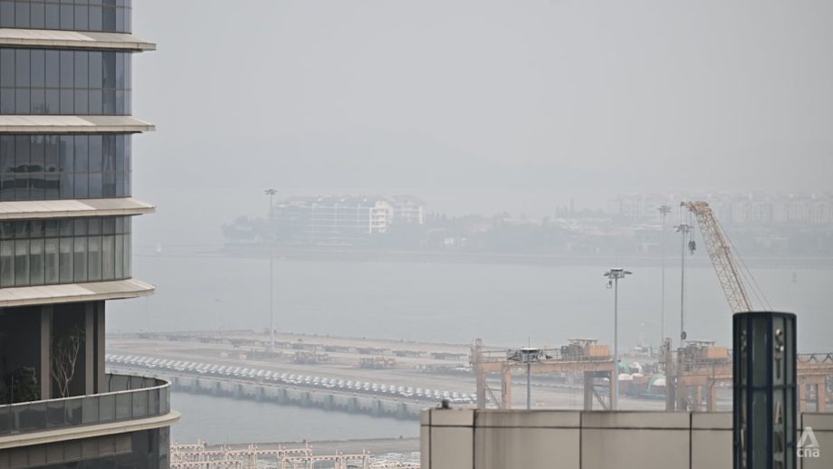 Singapore air quality enters unhealthy range in three regions Singapore air quality enters unhealthy range in three regions