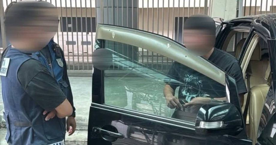 6 drivers nabbed for illegal cross-border rides at checkpoints, Changi Airport and Yew Tee; all vehicles impounded, Singapore News 6 drivers nabbed for illegal cross-border rides at checkpoints, Changi Airport and Yew Tee; all vehicles impounded, Singapore News