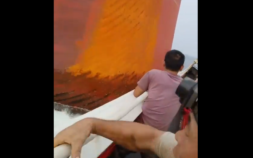 Chinese Fishing Vessel Survives Dangerous Encounter With a Bulker