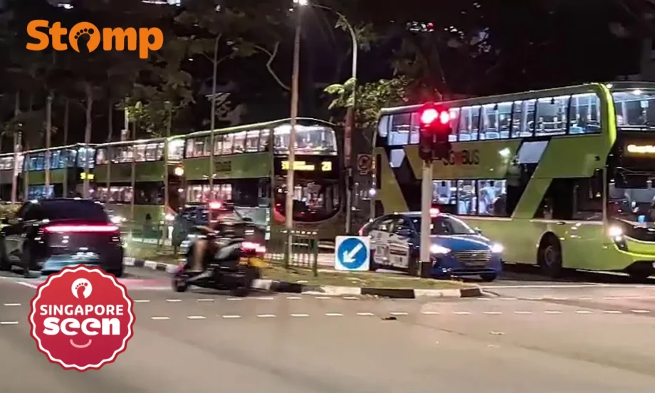 Traffic jam on Loyang Avenue due to water pipe repairs Traffic jam on Loyang Avenue due to water pipe repairs