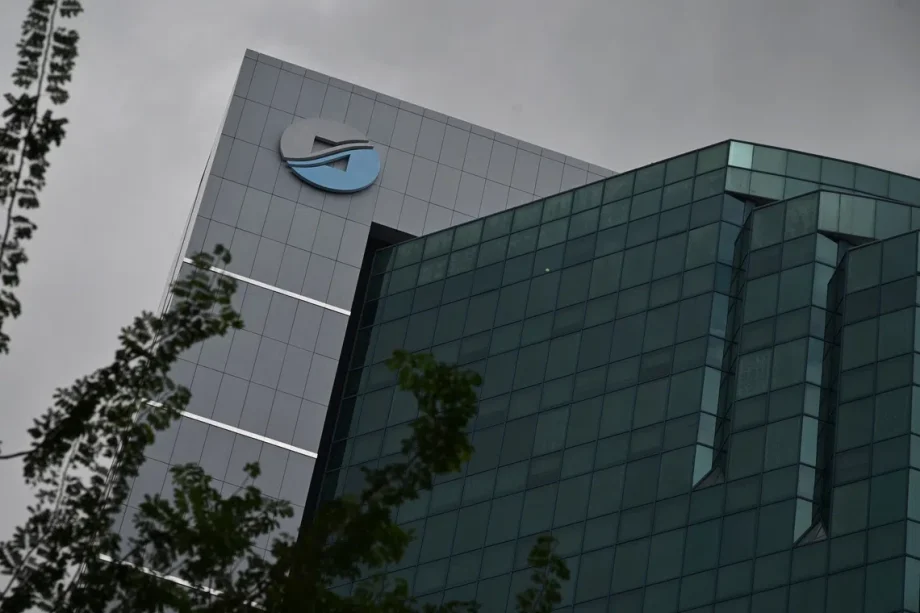 Singapore tax revenue rises 9.4% to .3 billion amid strong economic growth Singapore tax revenue rises 9.4% to .3 billion amid strong economic growth