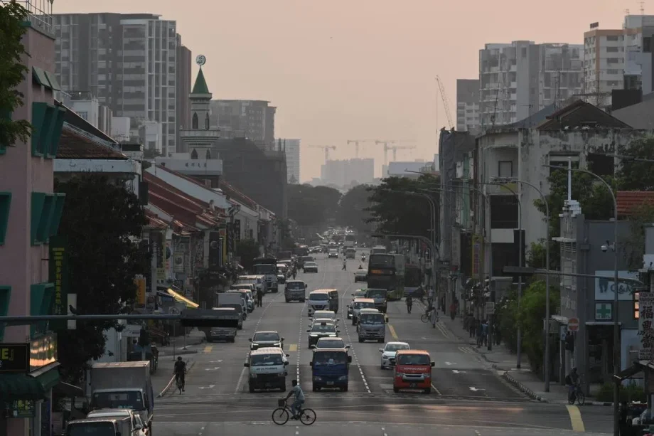 PSI in western Singapore hits 102, joins central region in having unhealthy air