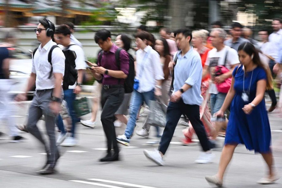 Singapore population hits record 6.21 million, driven by rise in foreign residents Singapore population hits record 6.21 million, driven by rise in foreign residents