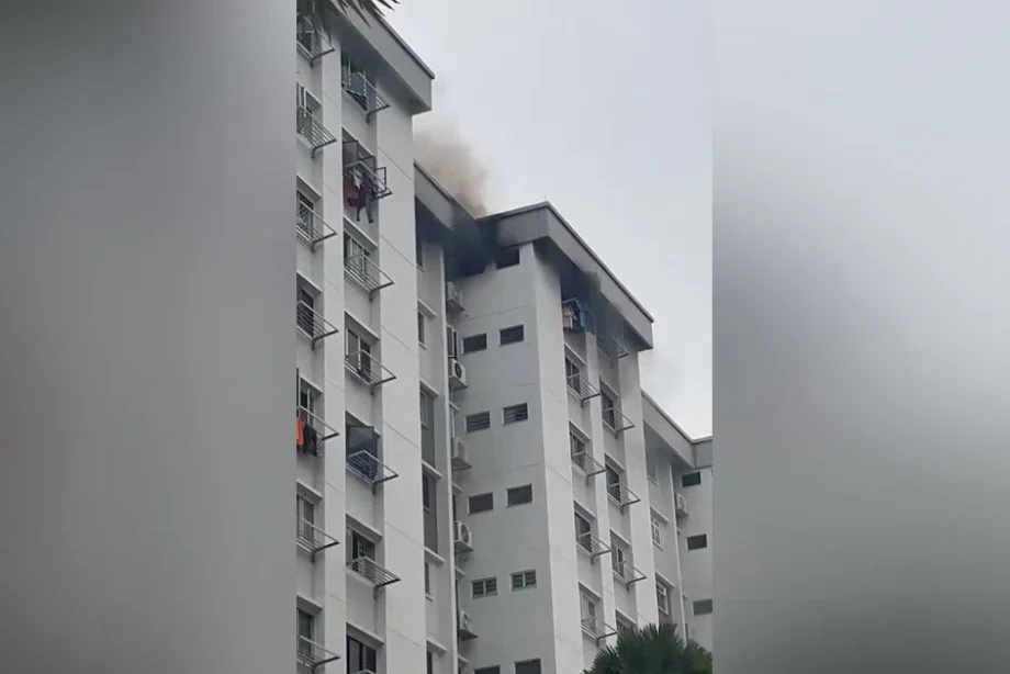 50 evacuated after fire in Pasir Ris HDB flat 50 evacuated after fire in Pasir Ris HDB flat