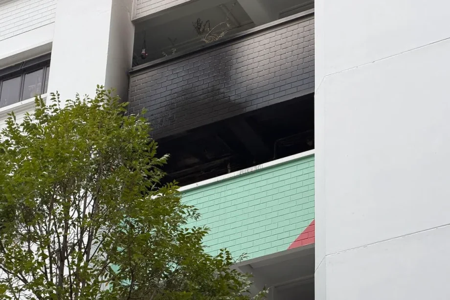 2 taken to hospital after fire in Bukit Panjang flat 2 taken to hospital after fire in Bukit Panjang flat