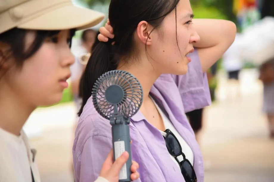 Solar-powered air-con, freeze-tech and ‘fan-jakketos’ among innovative cooling gadgets on the market Solar-powered air-con, freeze-tech and ‘fan-jakketos’ among innovative cooling gadgets on the market