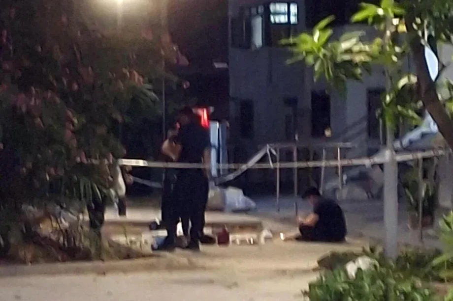 Duo arrested after drugs, weapons found in car in Toa Payoh Duo arrested after drugs, weapons found in car in Toa Payoh