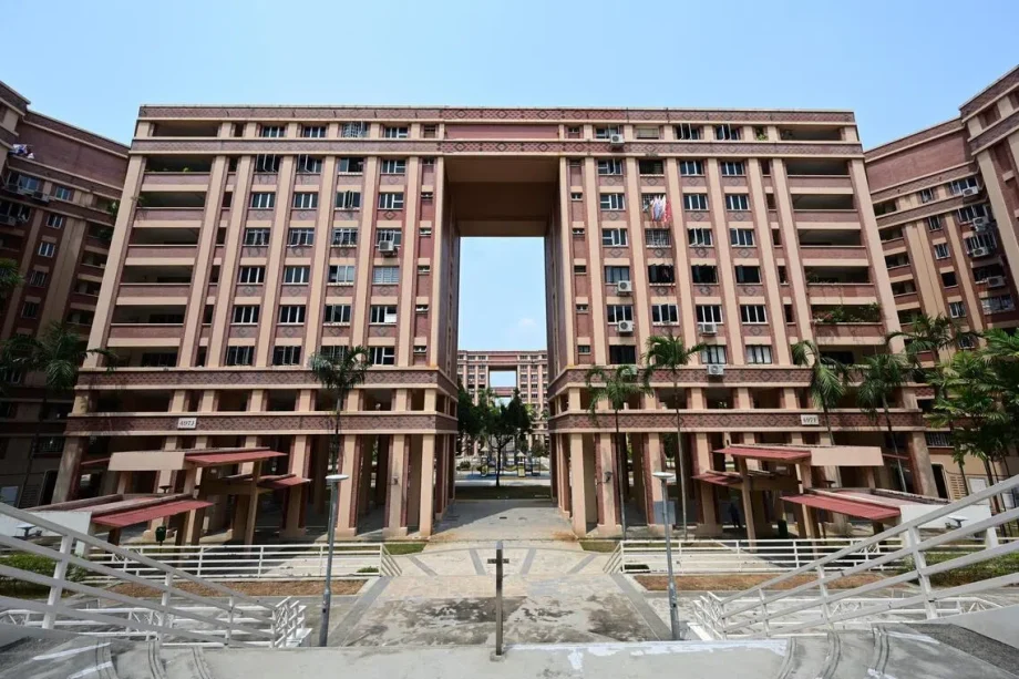 Plan to paint iconic brick-faced Tampines HDB project draws criticism Plan to paint iconic brick-faced Tampines HDB project draws criticism