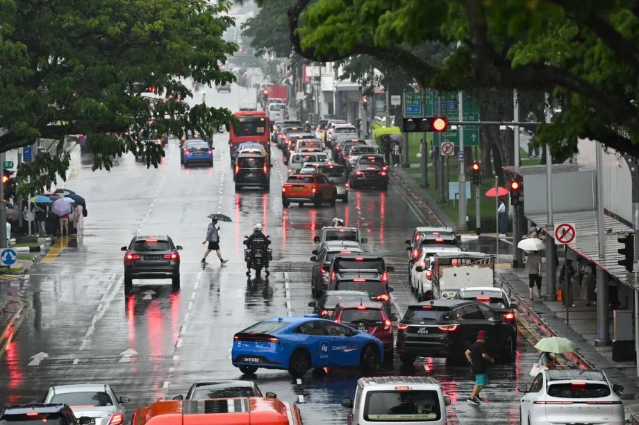 Temperature falls to 22.7 deg C in Tuas; heavy rain triggers 2 flash floods Temperature falls to 22.7 deg C in Tuas; heavy rain triggers 2 flash floods