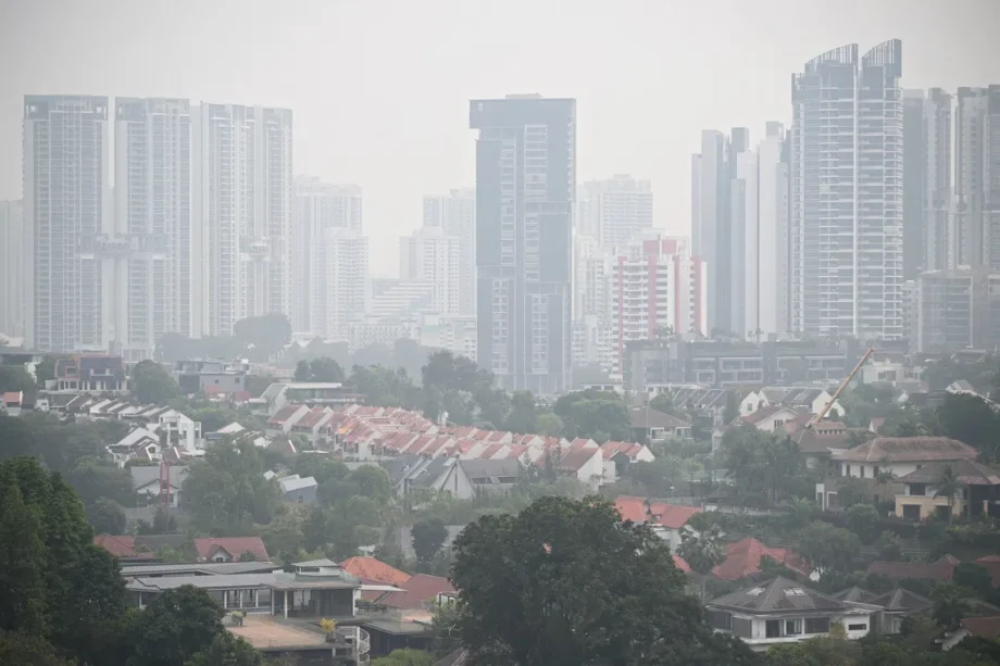 Air quality in central Singapore enters unhealthy range Air quality in central Singapore enters unhealthy range