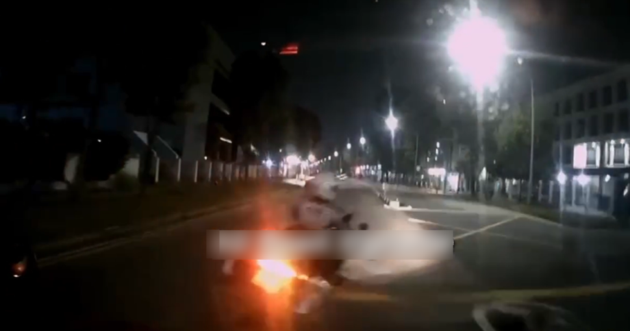 3 Traffic Police officers face investigations after video showing unsafe riding surfaces , Singapore News 3 Traffic Police officers face investigations after video showing unsafe riding surfaces , Singapore News