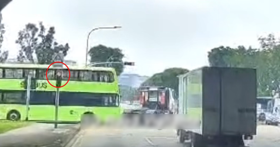 Trailer driver runs red light, nearly hits bus and car in Jurong, Singapore News