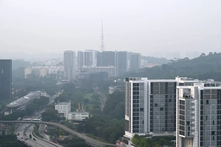 Air quality in central Singapore remains in unhealthy range as PSI hits 105