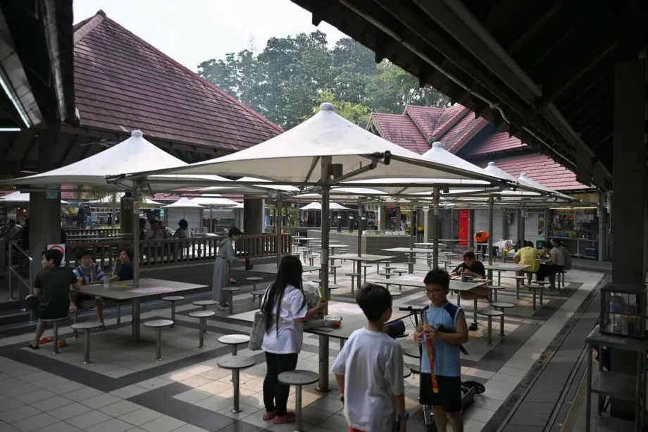 Crowds at open-air diners, parks thin out as air quality deteriorates on Sept 19 Crowds at open-air diners, parks thin out as air quality deteriorates on Sept 19